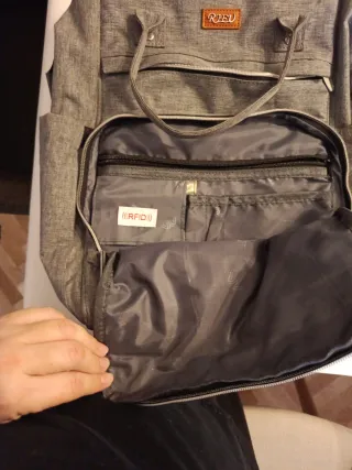 Mochila RBEU para portátil con compartimentos