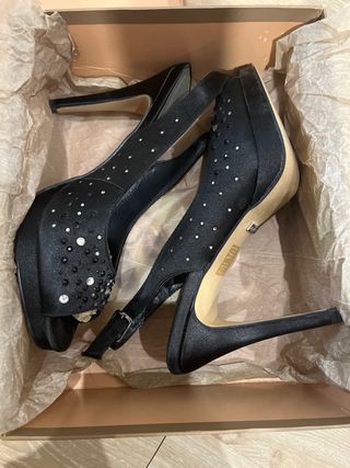 Zapatos de fiesta MENBUR negros con pedrería