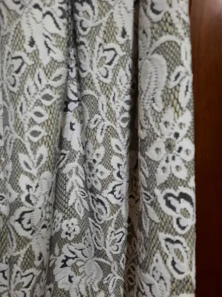 Vestido Zara Midi Encaje Blanco y Gris