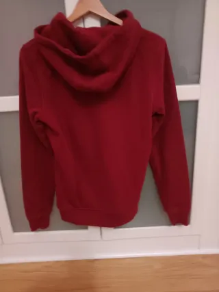Sudadera roja con estampado pray talla XS !!!!