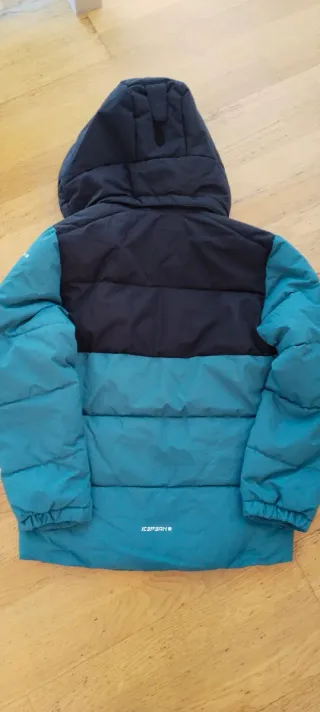 Abrigo de esquí talla 10 a 12 años. Como nuevo.