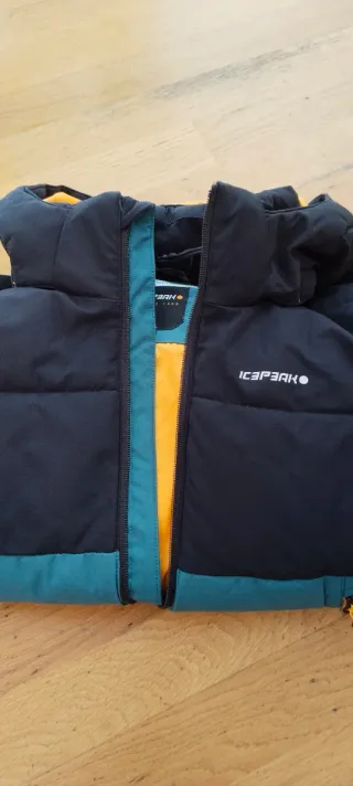 Abrigo de esquí talla 10 a 12 años. Como nuevo.