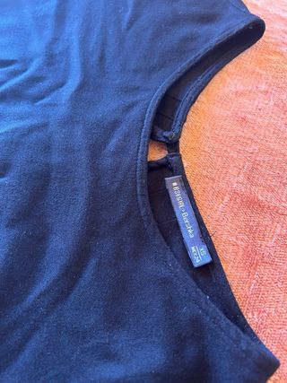 Blusa negra con encaje