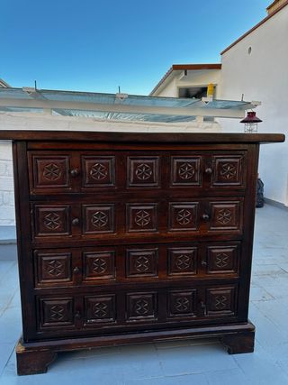Mueble de madera antiguo