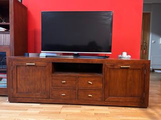 Muebles salón y mesa extensible con 4 sillas