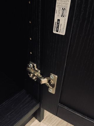 Librería madera negra