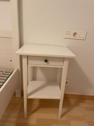Cama Ikea con mesitas de noche