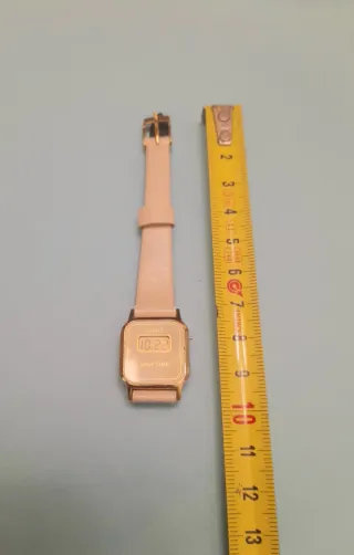 Reloj Casio Digital Años 80 Dorado y beige