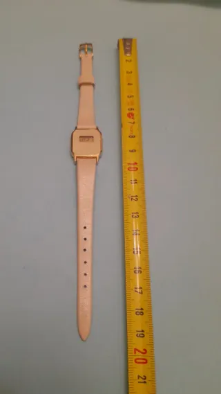 Reloj Casio Digital Años 80 Dorado y beige