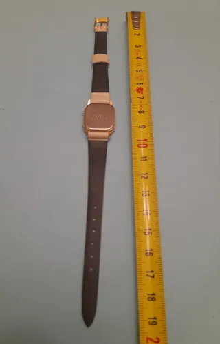 Reloj Casio Digital Años 80 Dorado y beige