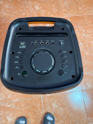 Altavoz grande con luces LED