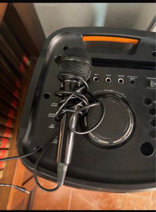 Altavoz grande con luces LED