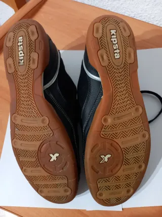 Zapatillas Joma Negras y Plateadas