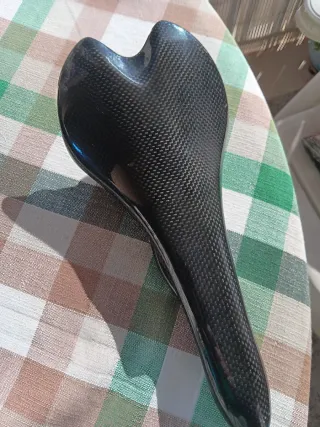 Sillín de carbono para bicicleta