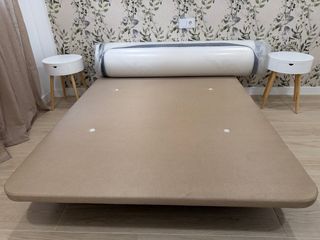 Base tapizada nueva para colchón de 150x190 cm.
