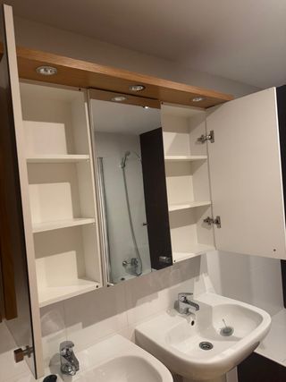 Camerino de madera y cristal