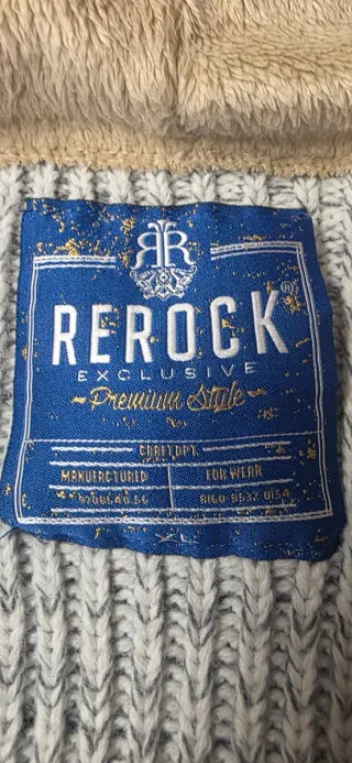 Chaqueta de punto con capucha y botones