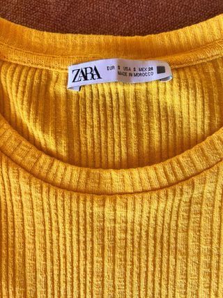 Camiseta ZARA mostaza mangas volante