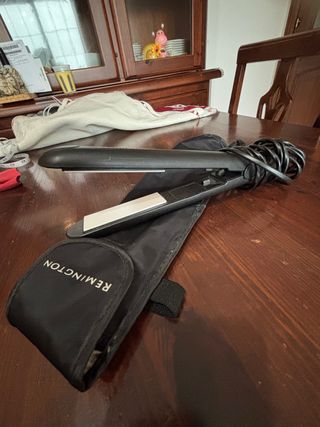 Piastra per capelli Remington nera