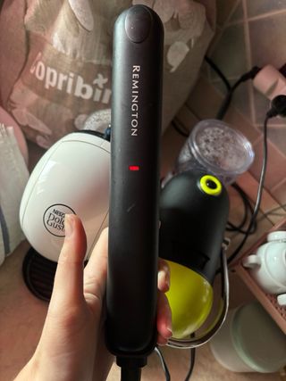 Piastra per capelli Remington nera