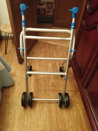 Andador Plegable con Ruedas
