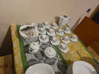 Vajilla de porcelana blanca. Venta mano.