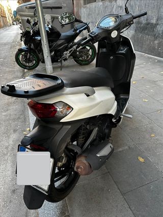 Peugeot 125 Scooter Blanca