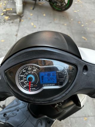 Peugeot 125 Scooter Blanca
