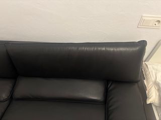 Sofá de piel negro