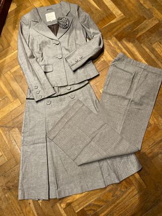 Conjunto Chaqueta, Falda y Pantalón Gris