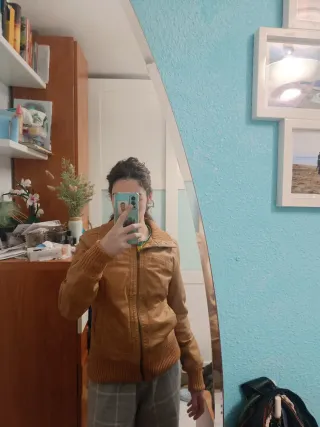 Chaqueta de Piel Marrón y Dorada