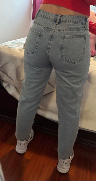 Pantalón vaquero con brillos