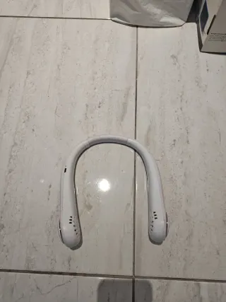 Ventilador de cuello blanco