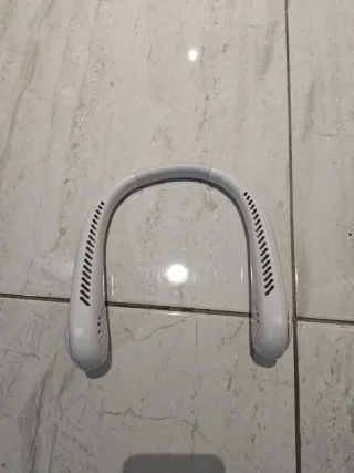 Ventilador de cuello blanco