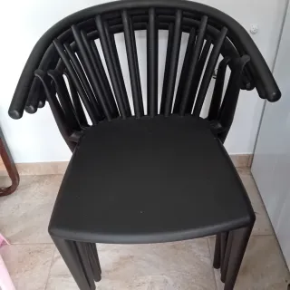 Sillas de plástico apilables (negras)