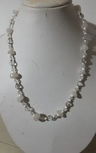 Collana pietre dure bianche