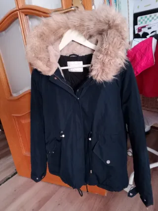 Chaquetón Zara Negro con Capucha