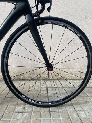 Bicicleta de carretera Specialized negra