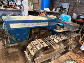 Tractor de cadenas ebro 70cv.