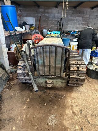 Tractor de cadenas ebro 70cv.