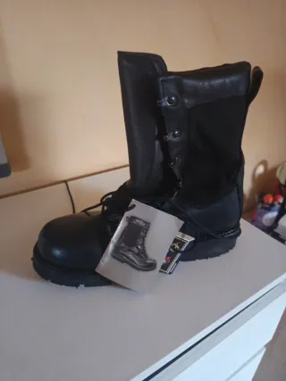 Botas de montaña Gore-Tex negras