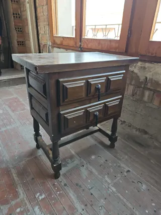 Mesita de noche de madera