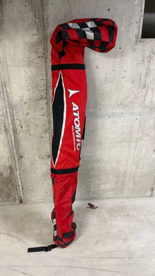 Esquís Atomic Rojos con Fijaciones