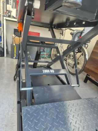 Elevador Hidráulico DM1000UTV 1000 kg.