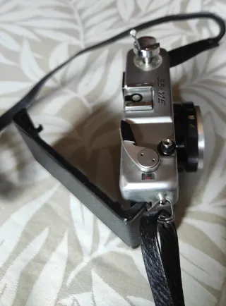 Cámara Yashica Electro 35 ME + Flash Barlow 200M