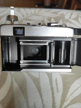 Cámara Yashica Electro 35 ME + Flash Barlow 200M