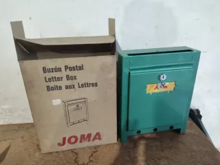 × 7 Buzón verde metálico con cerradura