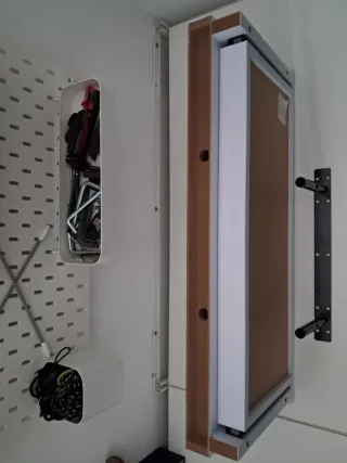 Estante flotante blanco con cajón