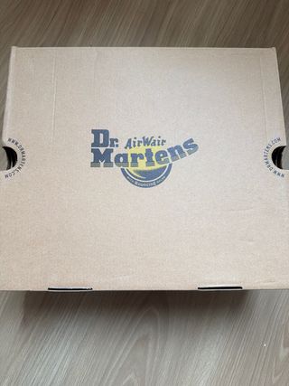 Dr. Martens Caja Zapatos