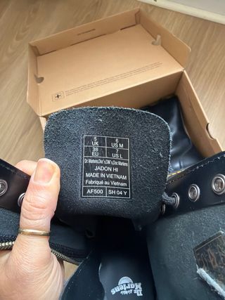 Dr. Martens Caja Zapatos